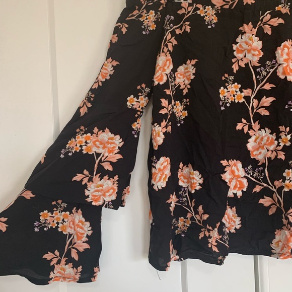 Cotton On Off-the-Shoulder Floral Blouse - Picture 2 of 3